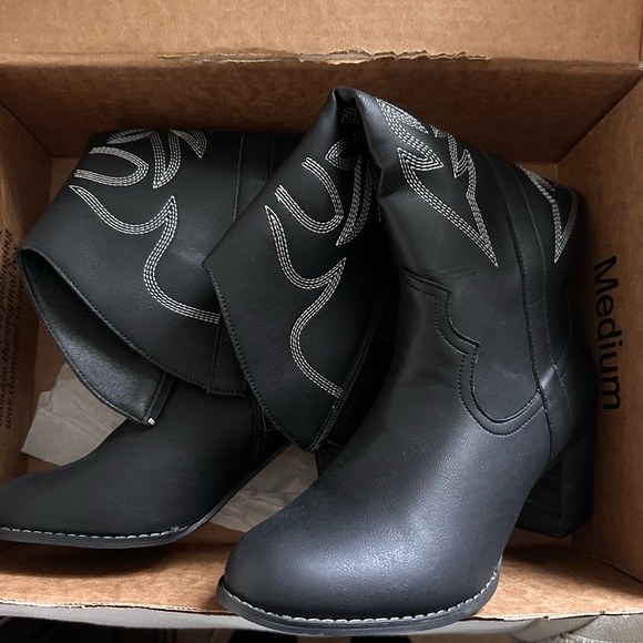 Extra Wide Black Cowboy Cowgirl Boots - Picture 7 of 10